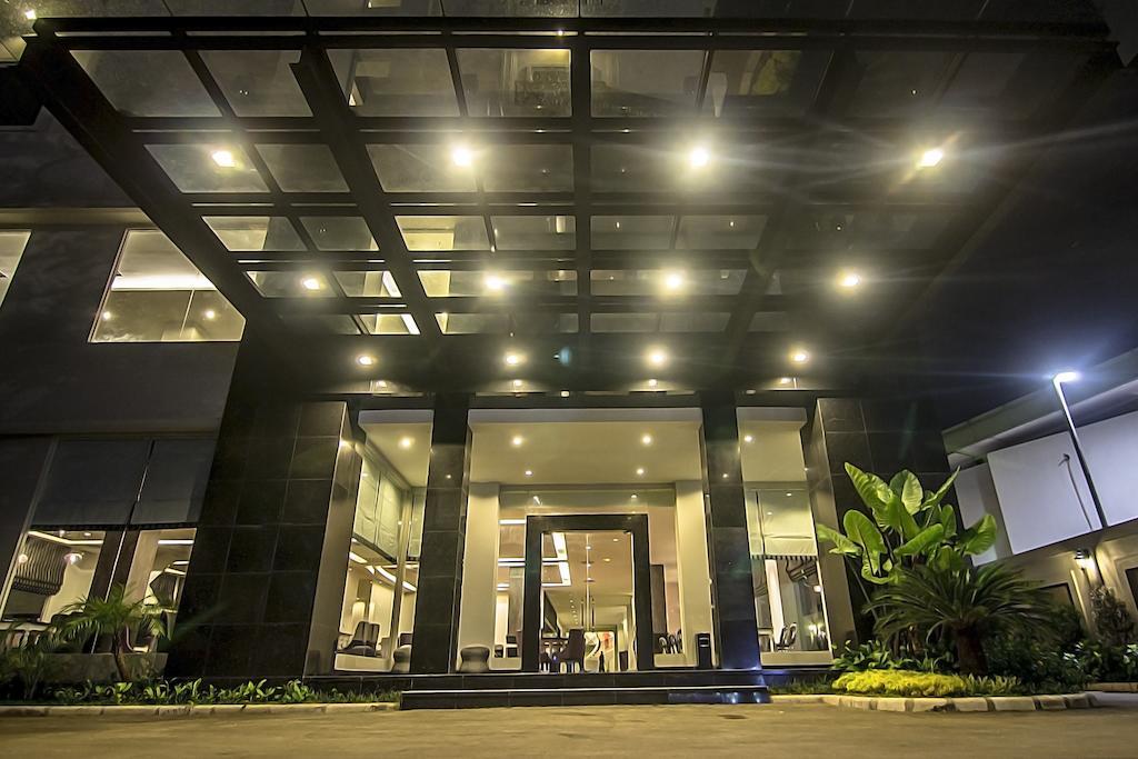 โรงแรมดิราดจา อินโดนีเซีย จาการ์ตา ภายนอก รูปภาพ