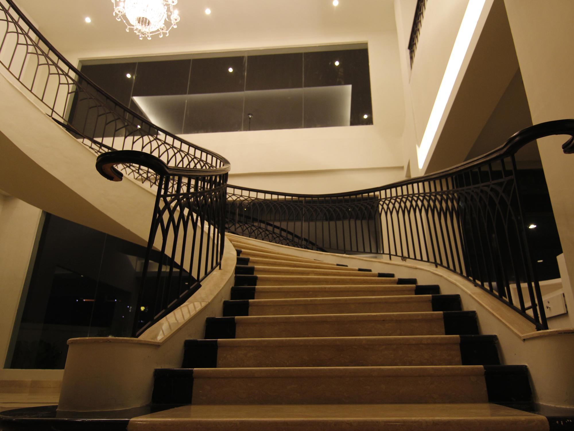 โรงแรมดิราดจา อินโดนีเซีย จาการ์ตา ภายนอก รูปภาพ