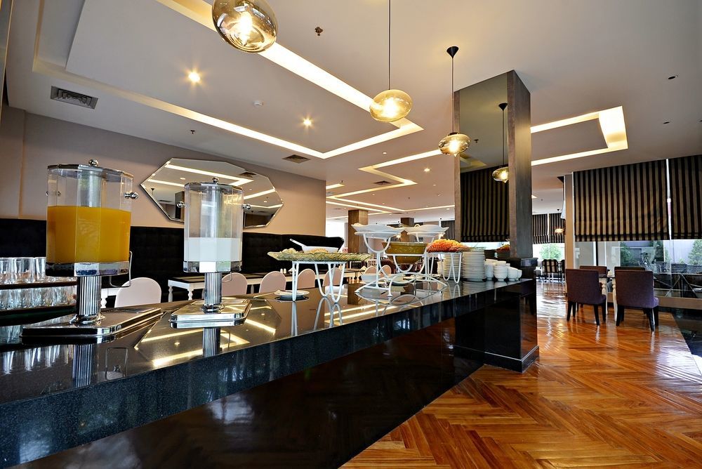 โรงแรมดิราดจา อินโดนีเซีย จาการ์ตา ภายนอก รูปภาพ